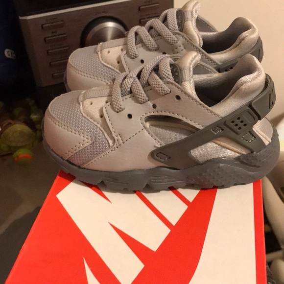 Grey Nike Huarache Toddler - Picture 2 of 4